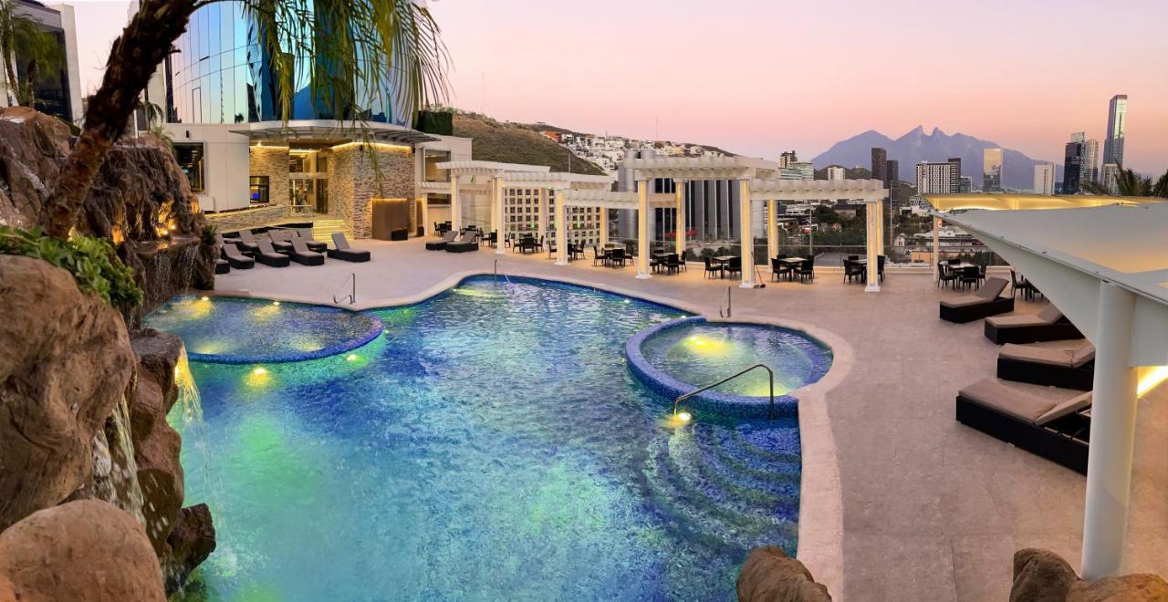 Hotel Safi Royal Luxury Metropolitan San Pedro Garza Garcia Zewnętrze zdjęcie The pool at the hotel