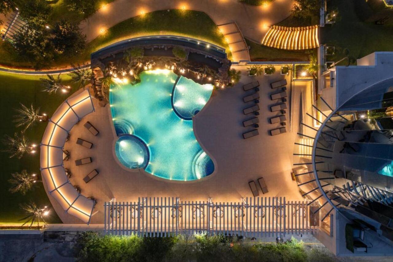 Hotel Safi Royal Luxury Metropolitan San Pedro Garza Garcia Zewnętrze zdjęcie Aerial view of the pool at the hotel