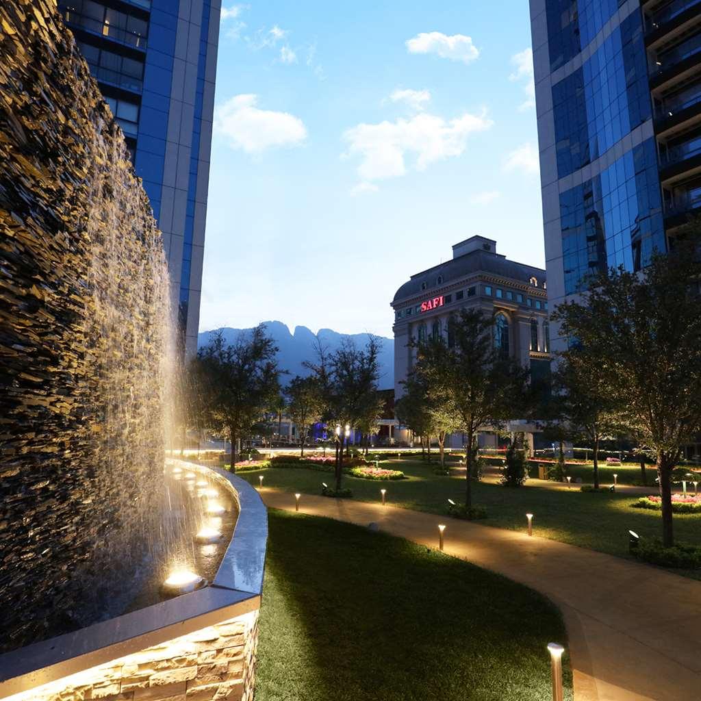 Hotel Safi Royal Luxury Metropolitan San Pedro Garza Garcia Udogodnienia zdjęcie The park at the heart of the complex
