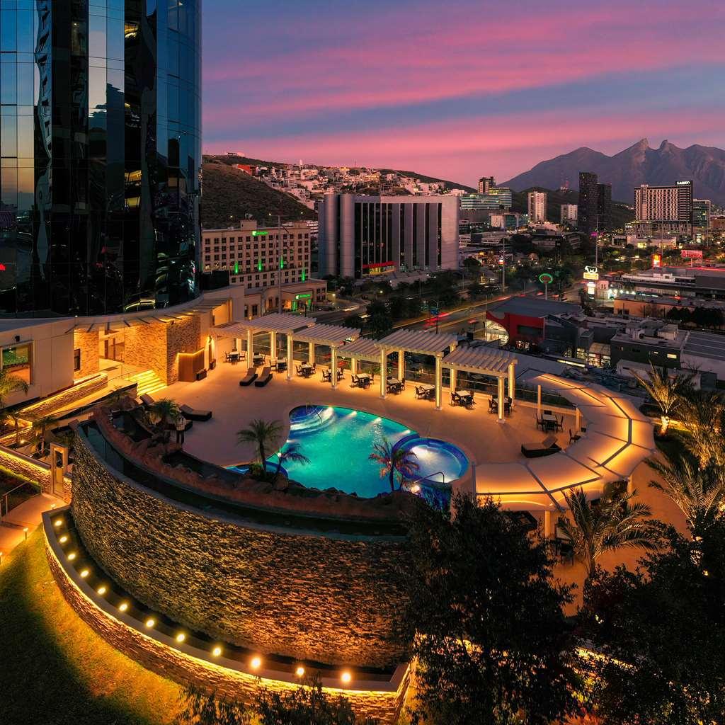 Hotel Safi Royal Luxury Metropolitan San Pedro Garza Garcia Udogodnienia zdjęcie The pool at the JW Marriott Scottsdale Resort and Spa at Camelback Inn