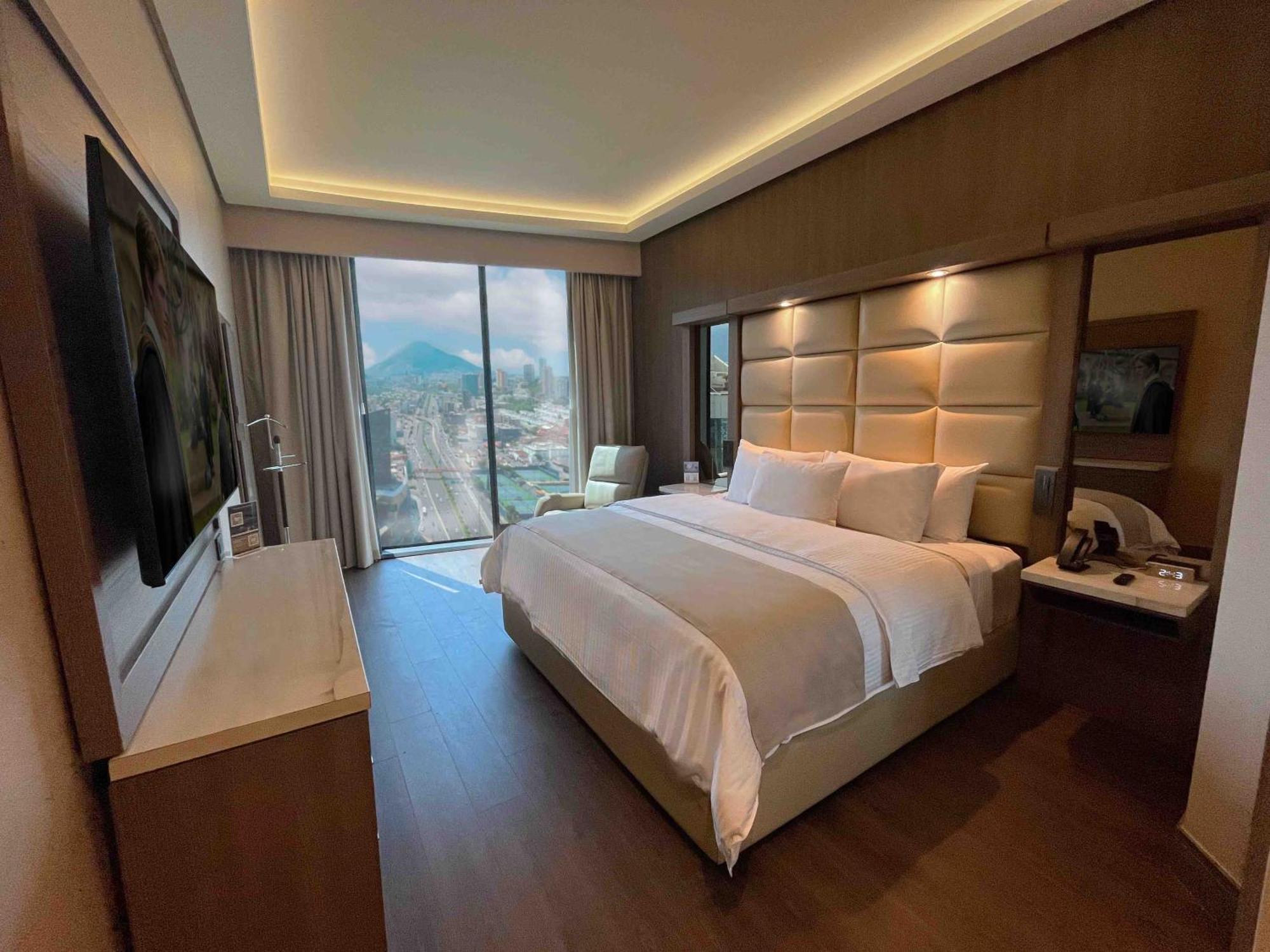 Hotel Safi Royal Luxury Metropolitan San Pedro Garza Garcia Zewnętrze zdjęcie A bedroom at the hotel