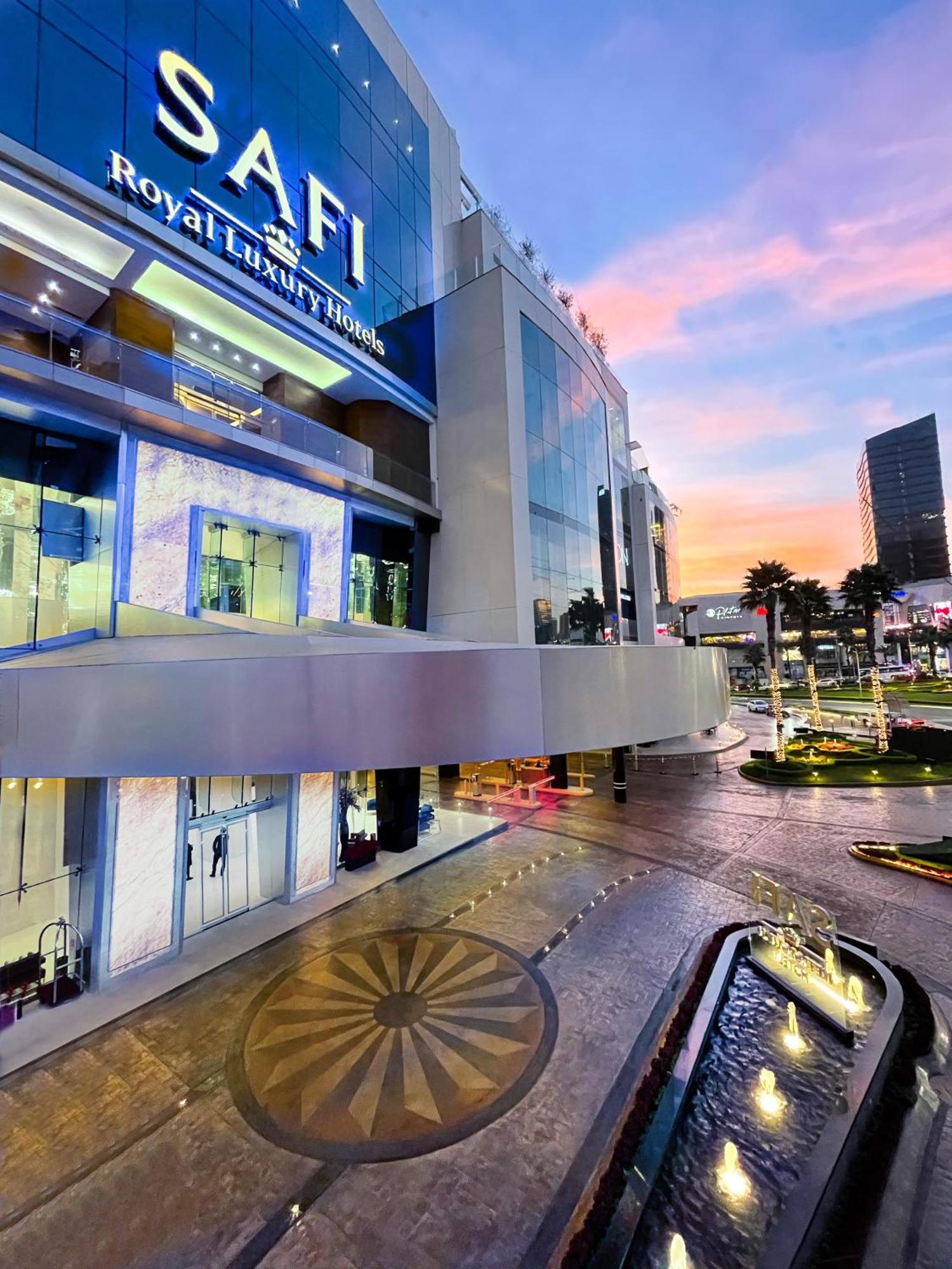 Hotel Safi Royal Luxury Metropolitan San Pedro Garza Garcia Zewnętrze zdjęcie The Village Outlets